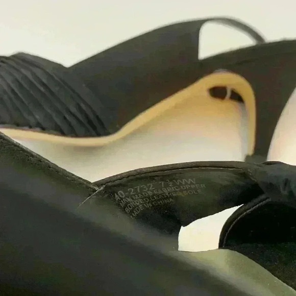 EASY Street black heel open toe w/ bow accent 7.5 wide. - Picture 7 of 7